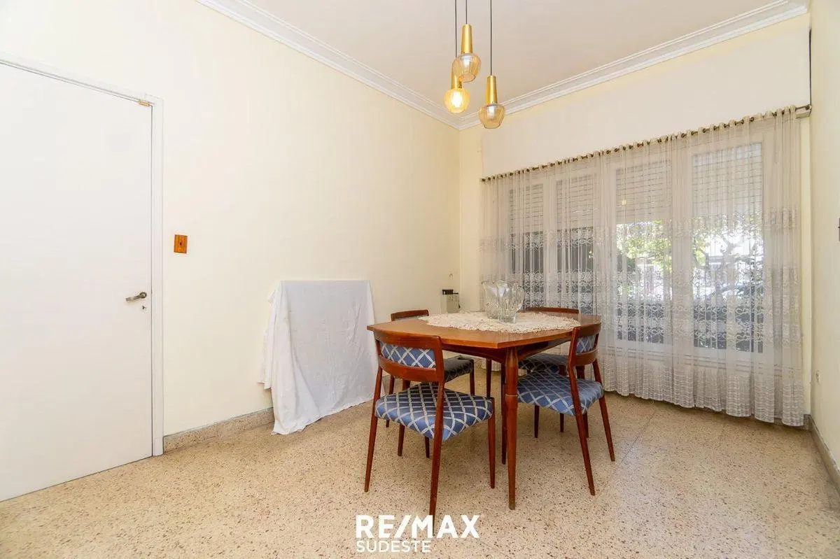 VENTA CASA TRES DORMITORIO EN EL CENTRO DE PUNTA A 5