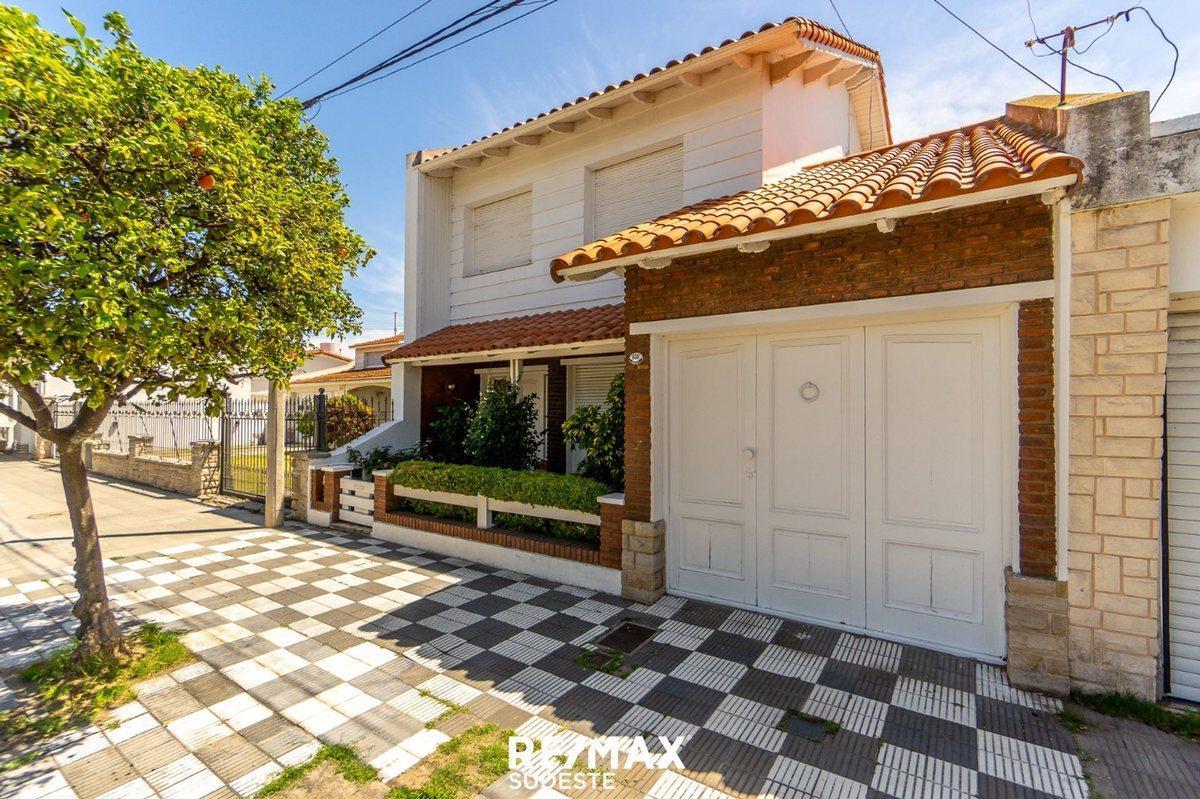VENTA CASA TRES DORMITORIO EN EL CENTRO DE PUNTA A