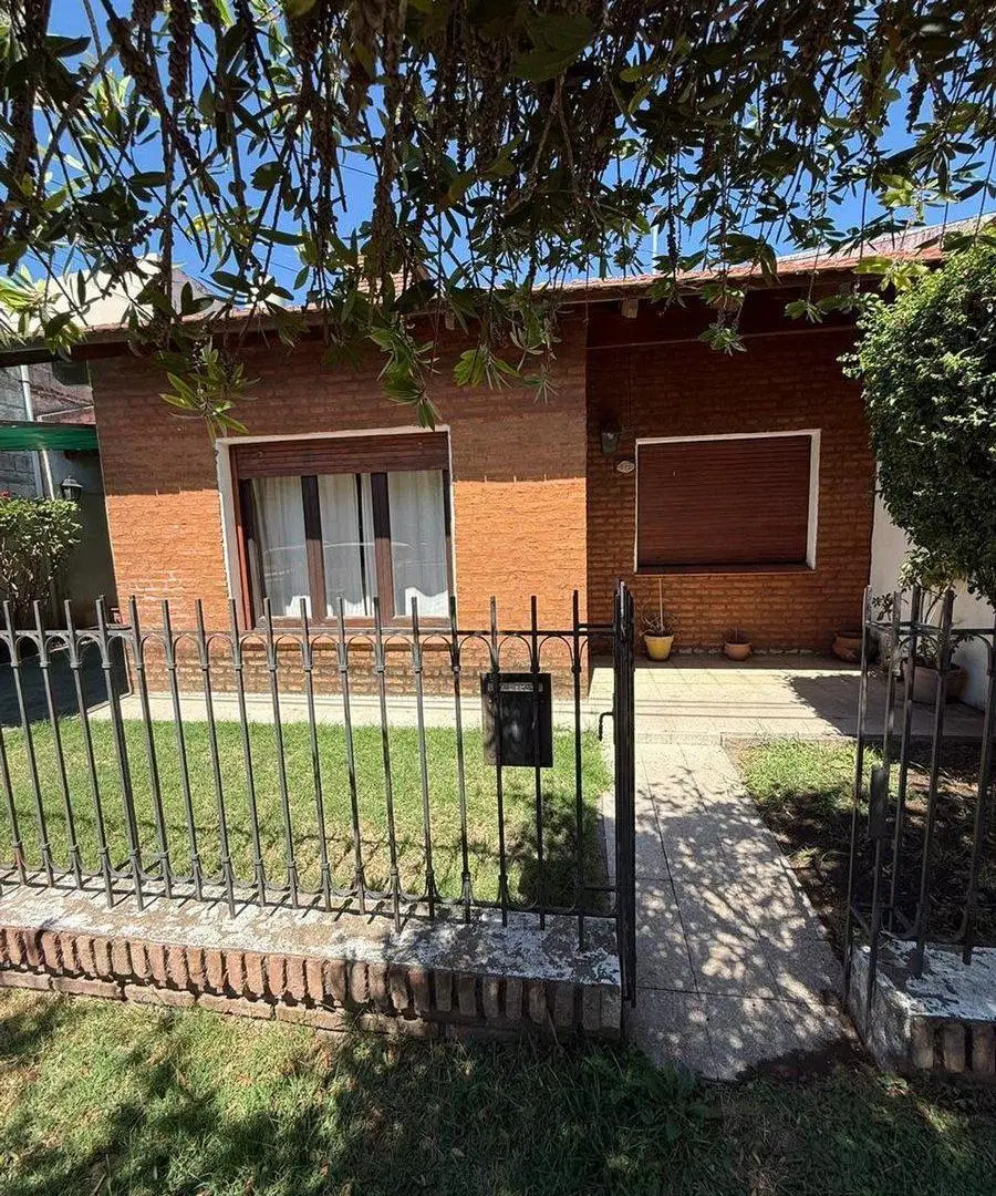HERMOSA CASA EN CORONEL DORREGO 8