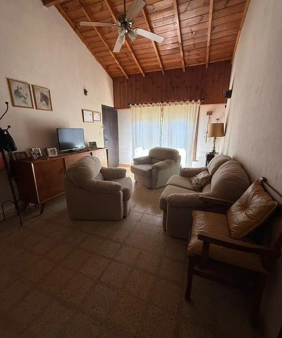 HERMOSA CASA EN CORONEL DORREGO 2