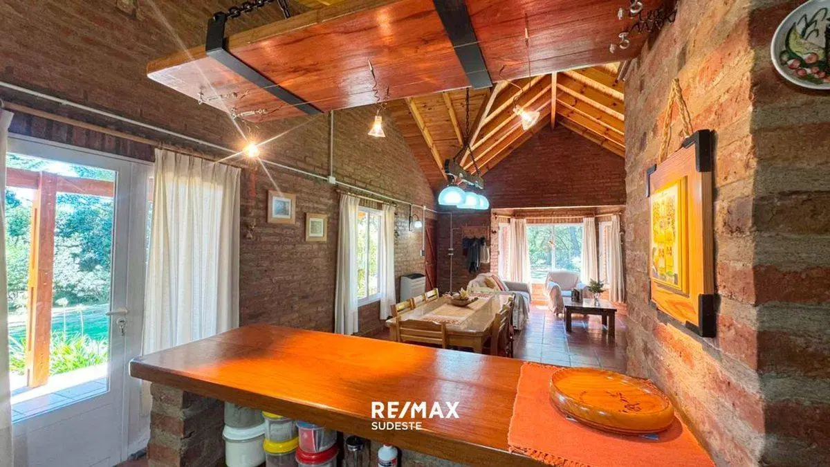VILLA VENTANA - HERMOSA CASA EN MUY AMPLIO LOTE 5