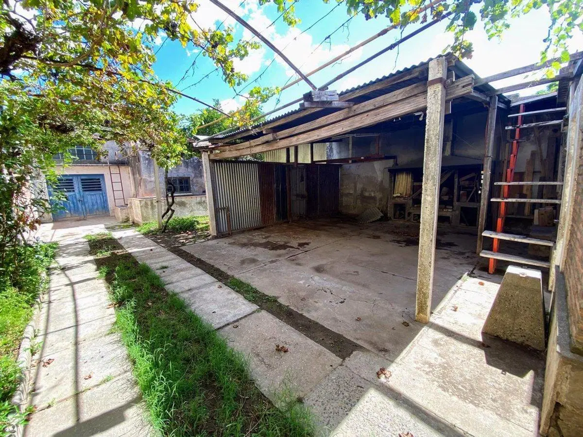 VENTA CASA B. UNIVERSITARIO CON GALPON Y GRAN LOTE 3