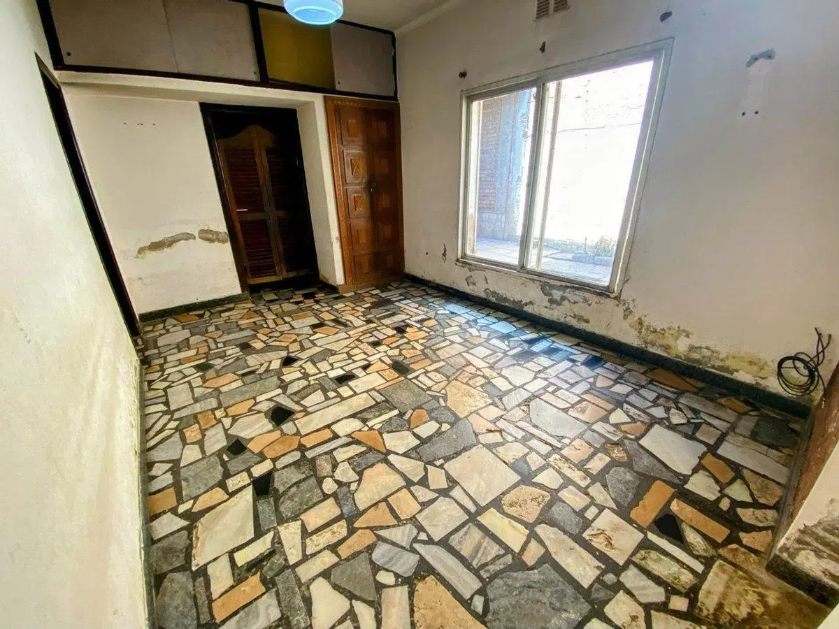 VENTA CASA B. UNIVERSITARIO CON GALPON Y GRAN LOTE 4