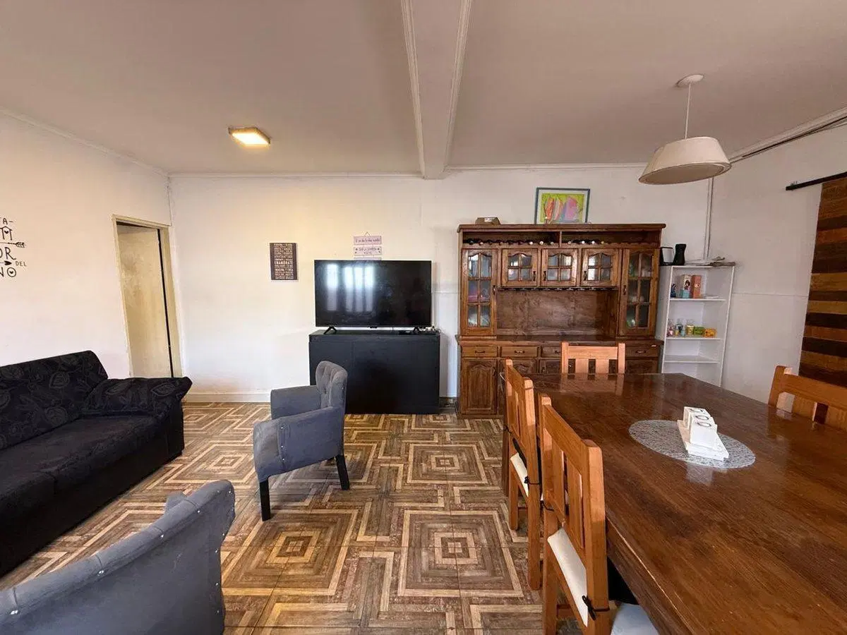 En venta 4 dormitorios, pileta y quincho en White 2