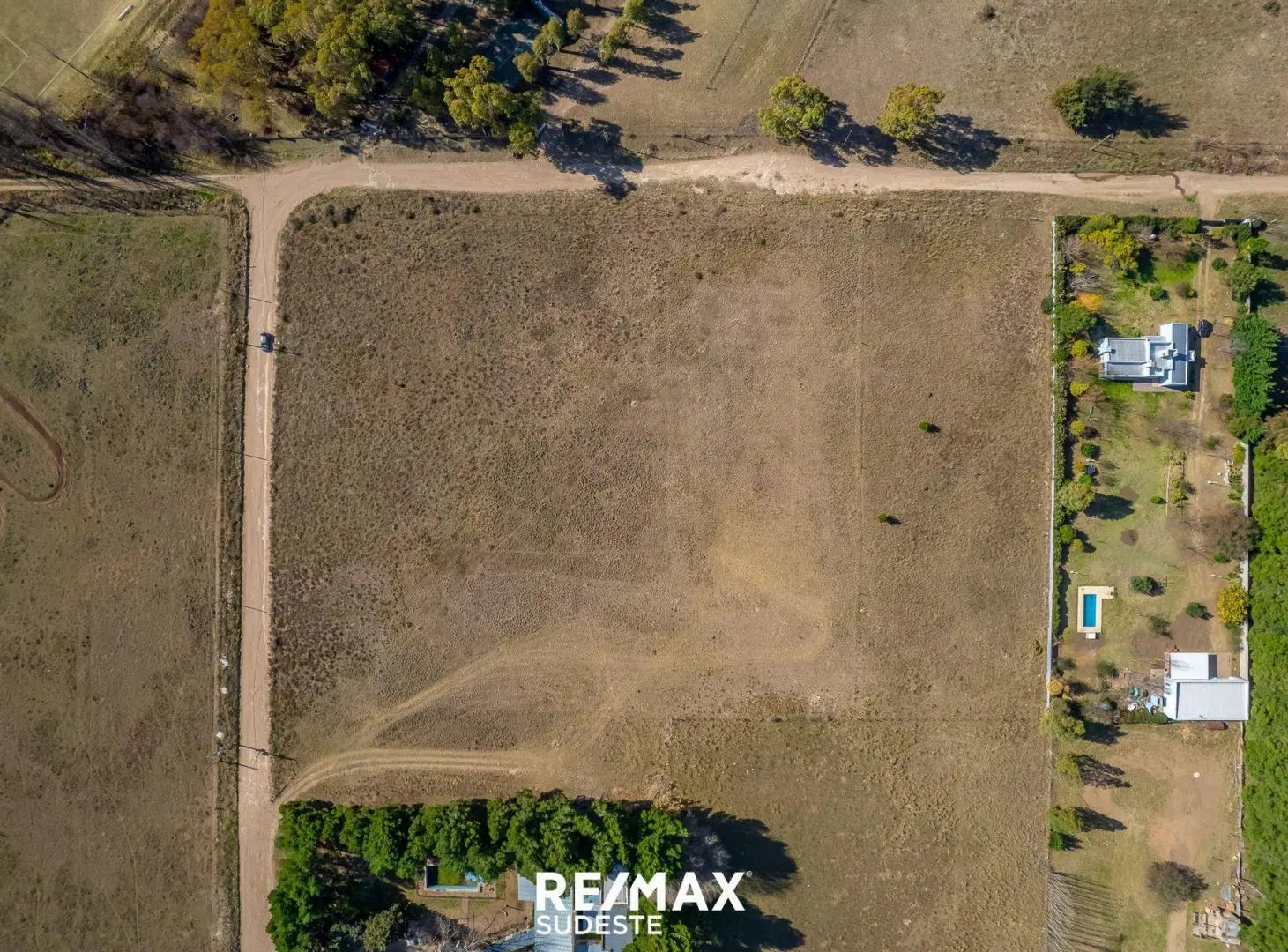Lote de 1800 m2 a minutos del centro 3