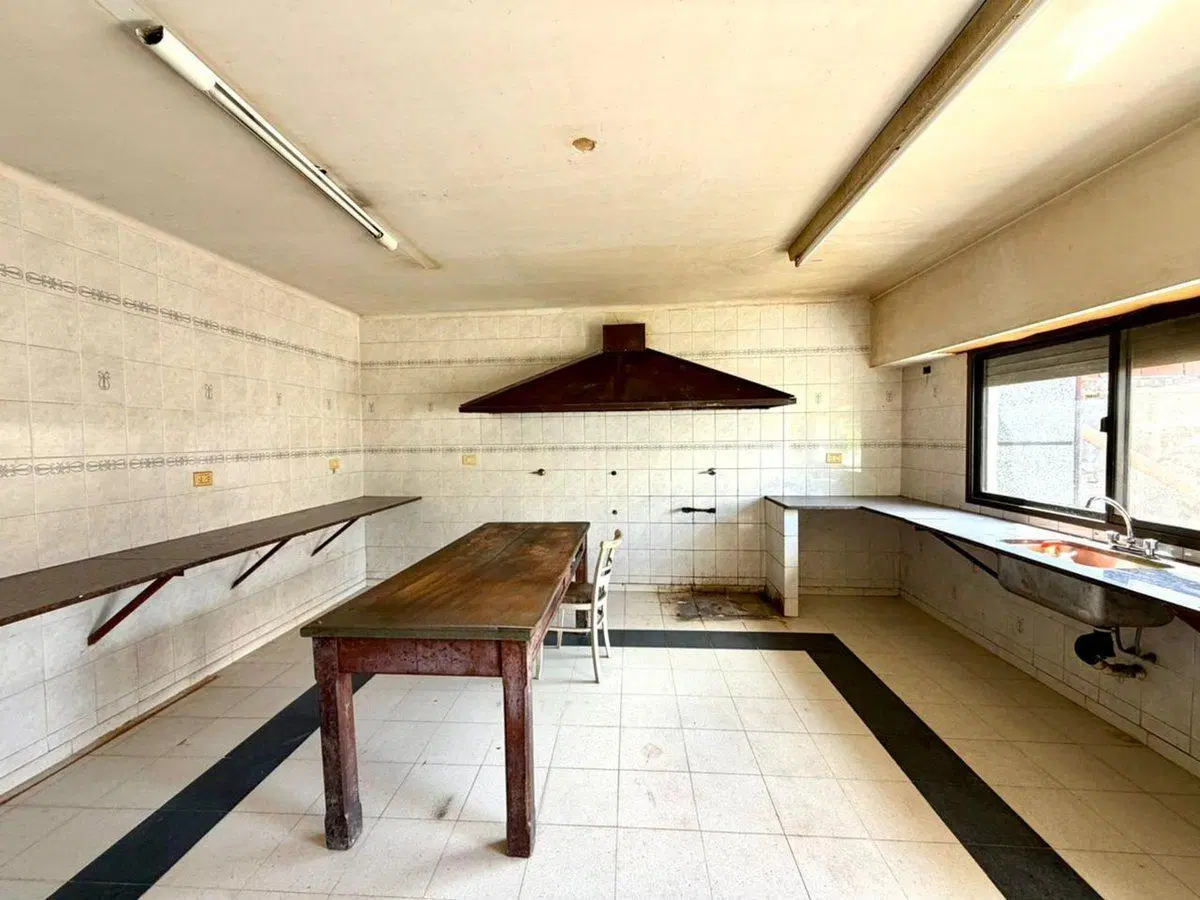 Casa a terminar + Salon al frente 4