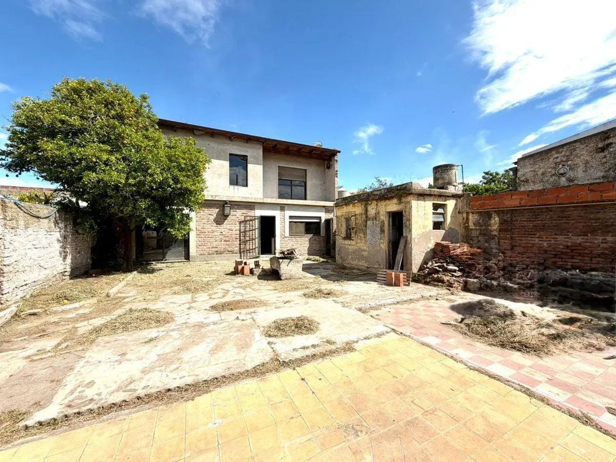 Casa a terminar + Salon al frente 3