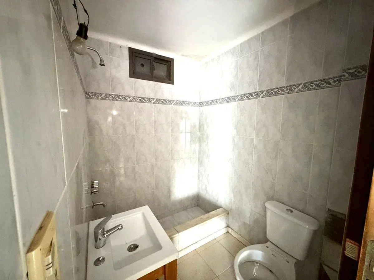 Casa a terminar + Salon al frente 2