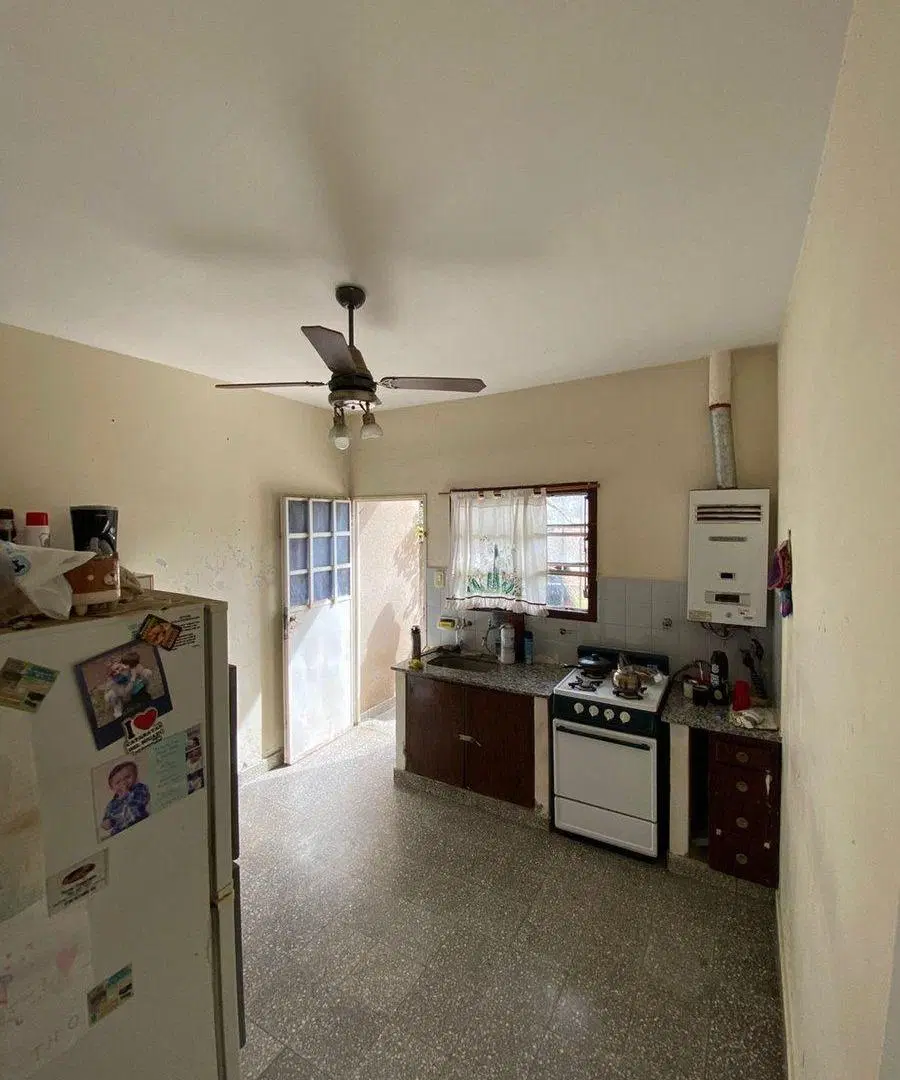CASA 3 DORMITORIOS EN BARRIO LOS ALMENDROS 5