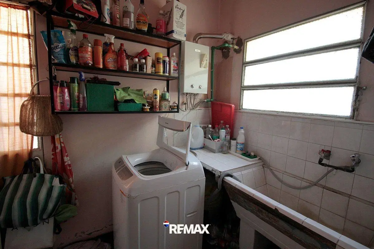 CASA EN VENTA DE 4 DORMITORIOS EN PH 2