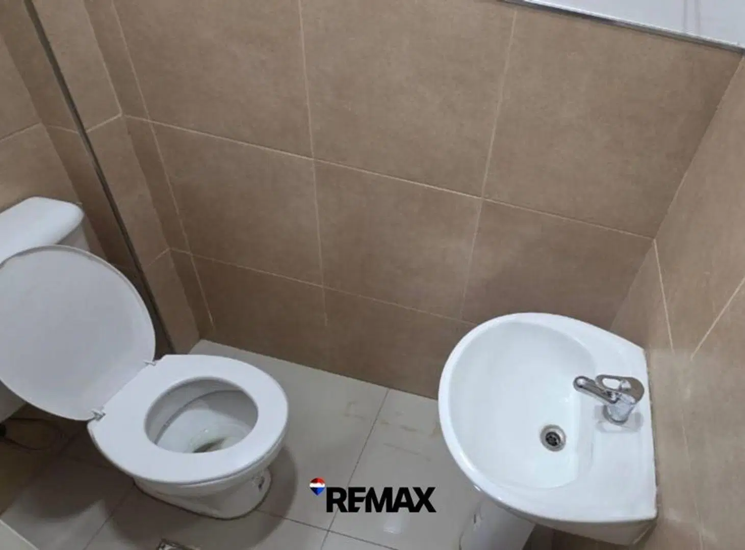 ALQUILER DE LOCAL COMERCIAL + COCHERA TERRADA 132 5