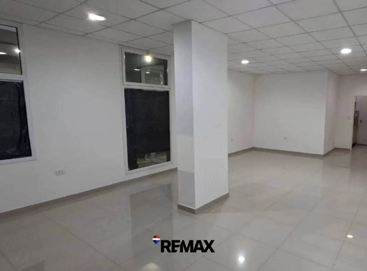 ALQUILER DE LOCAL COMERCIAL + COCHERA TERRADA 132 3