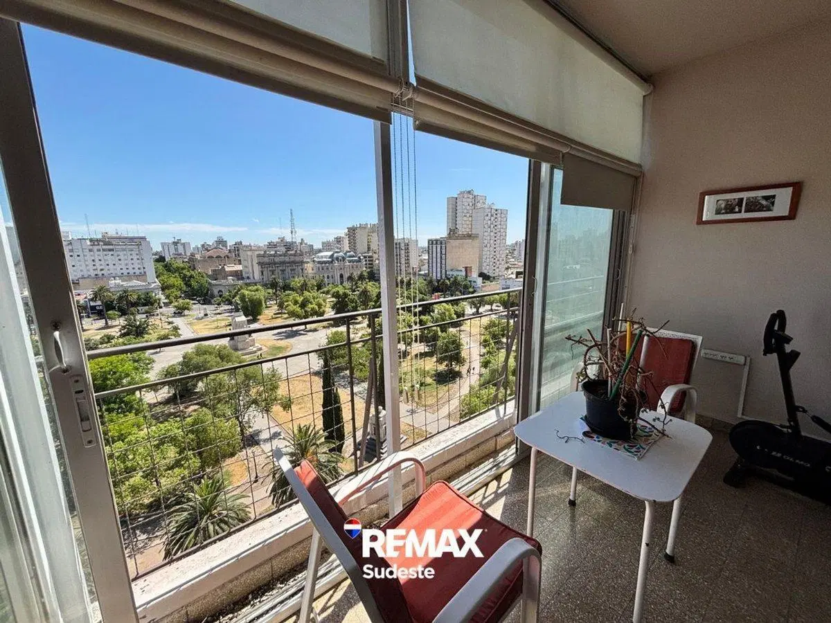 Venta Departamento 2 Dormitorios + 1 de Servicio 2