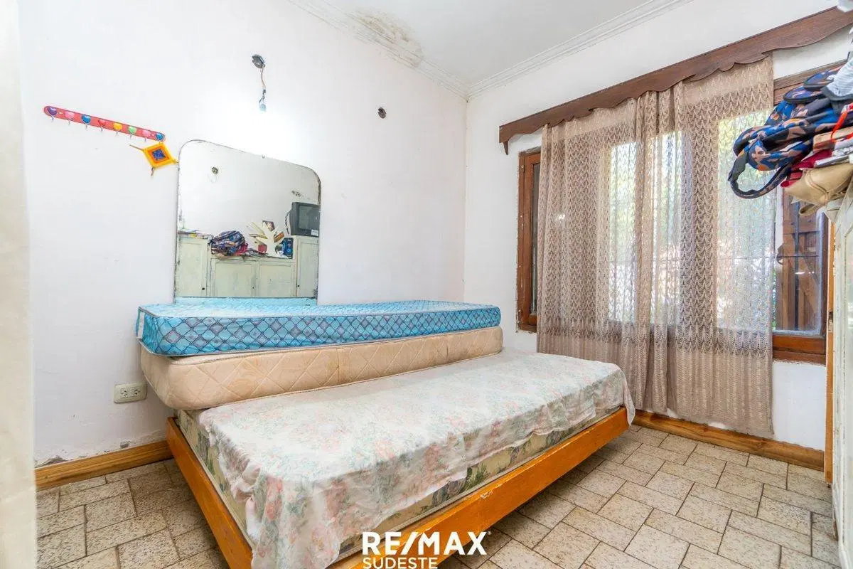 Gran oportunidad: casa, departamento y galpón 5