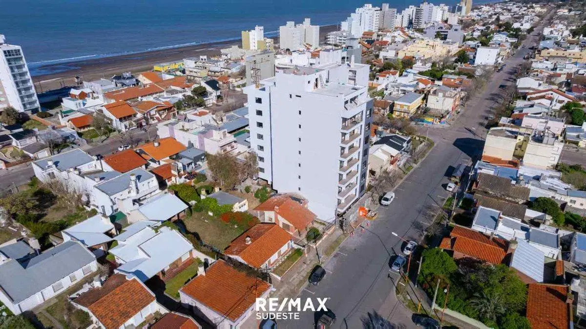 VENTA DEPTO 3 AMB COCHERA CENTRO MONTE HERMOSO 4