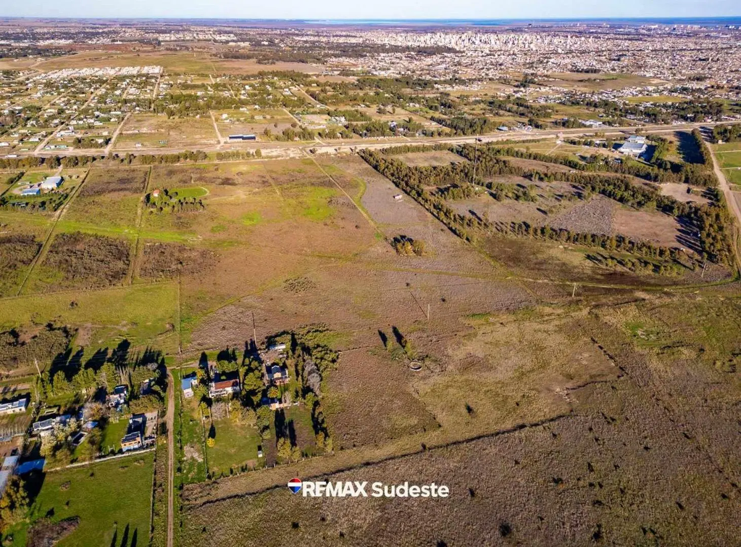 LOTE EN VENTA SOBR CAMINO PARQUE SESQUICENTENARIO 4