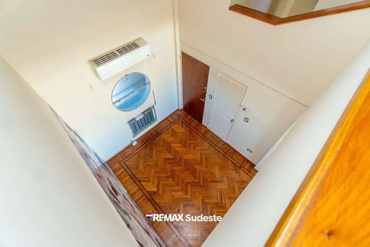 DEPARTAMENTO TIPO DÚPLEX EN EL CENTRO CON COCHERA 2