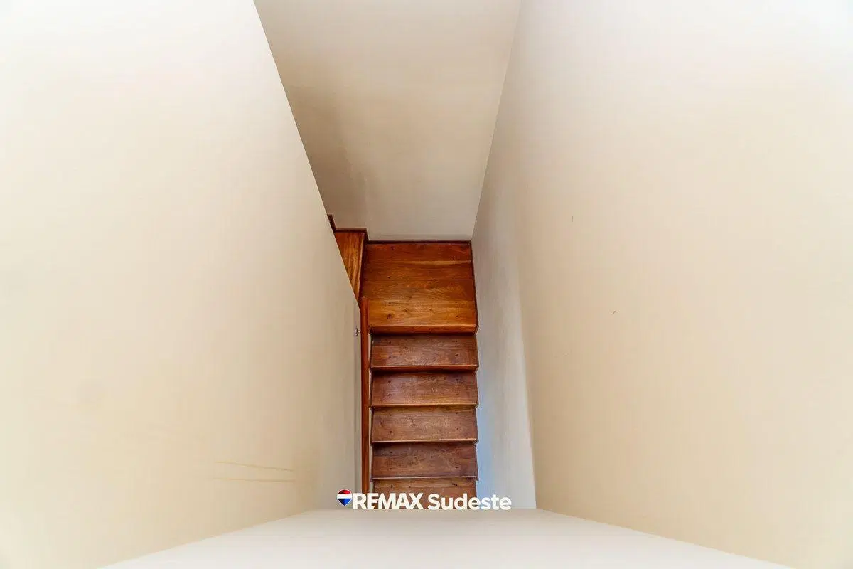 DEPARTAMENTO TIPO DÚPLEX EN EL CENTRO CON COCHERA 5