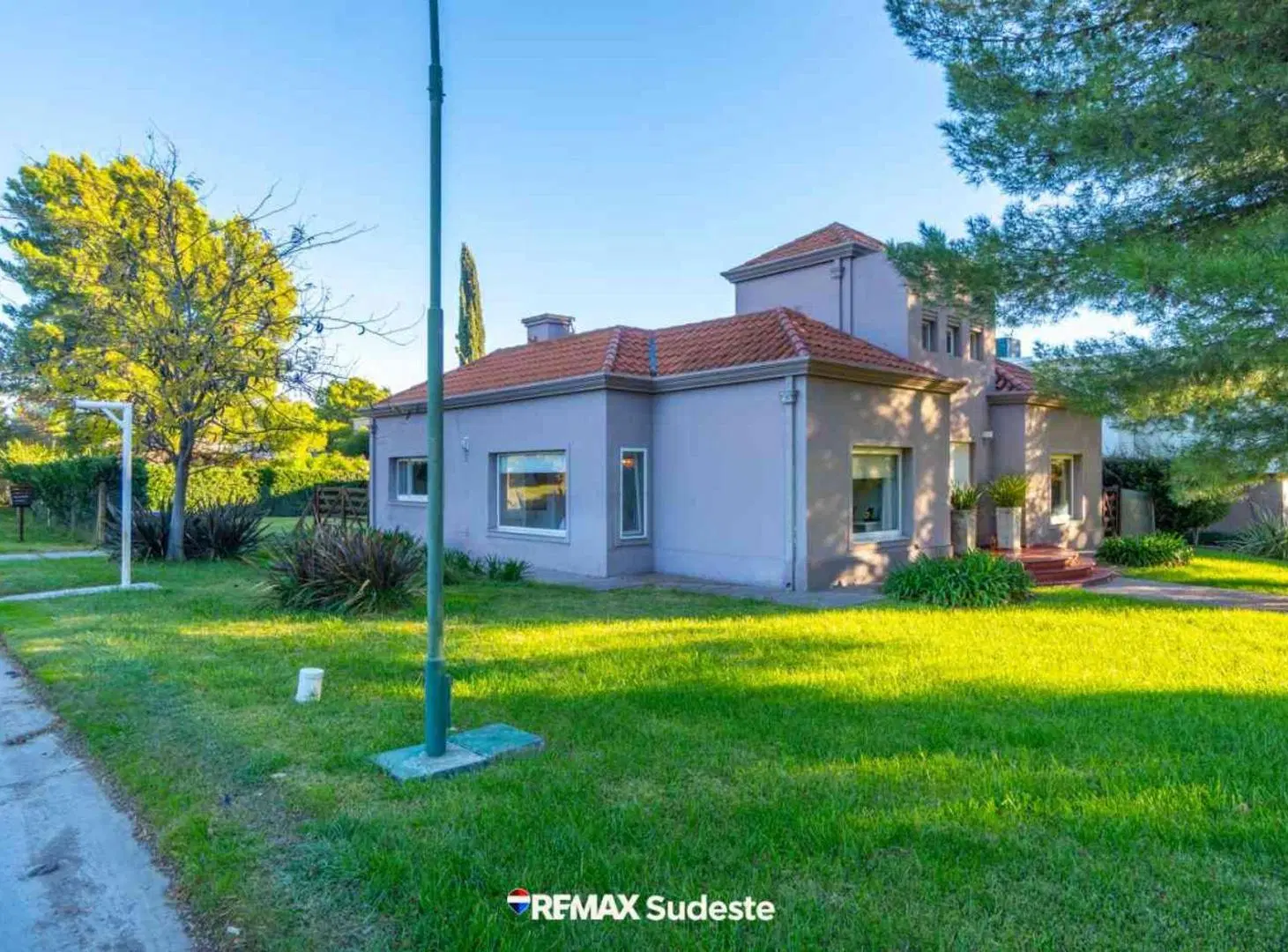 VENTA CASA BOSQUE ALTO 4 AMBIENTES EN ESQUINA 5