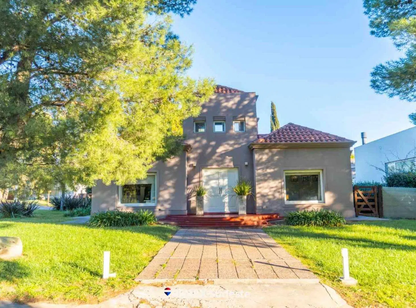 VENTA CASA BOSQUE ALTO 4 AMBIENTES EN ESQUINA 2