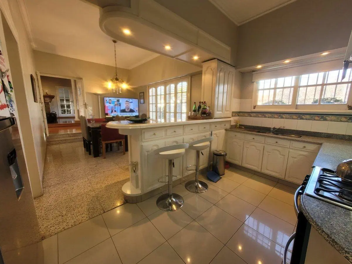 VENTA CASA CON DEPARTAMENTO Y QUINCHO 5