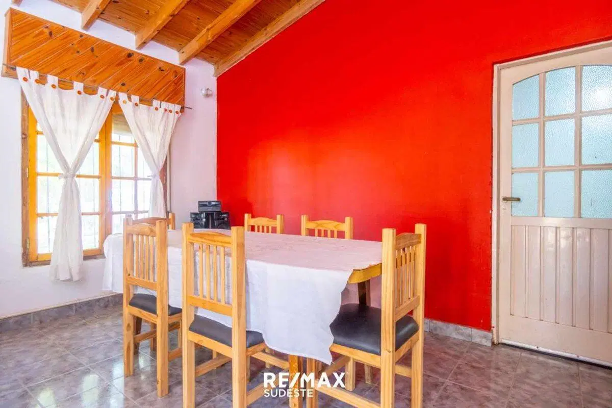 VENTA CASA TRES DORMITORIOS CON GARAGE Y PATIO 2