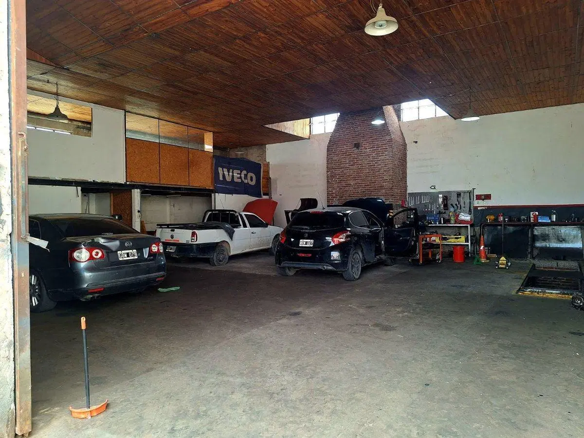 VENTA CASA 3 DOR. EN ALTOS CON LOCAL Y GALPON 5