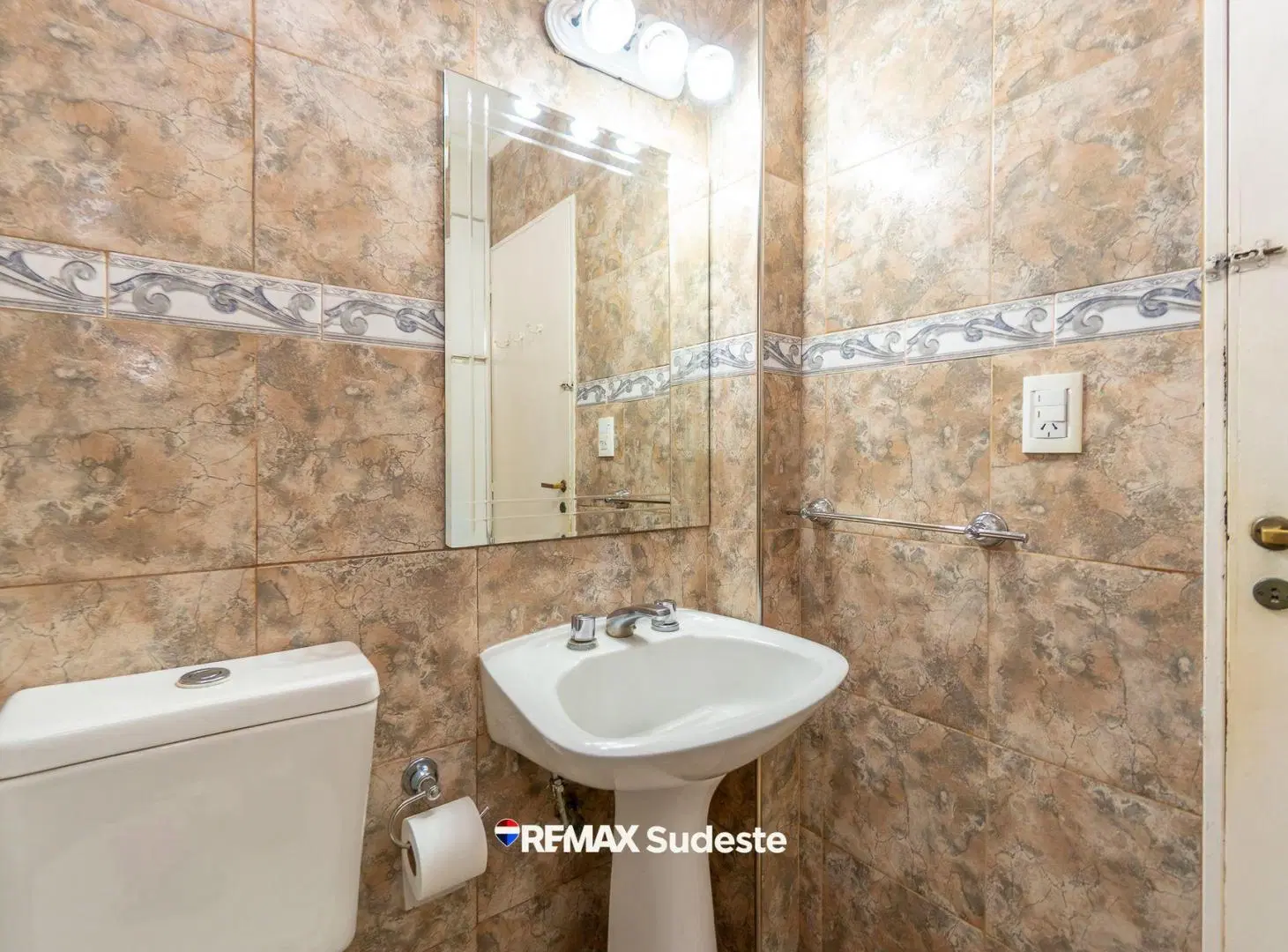 VENTA CASA MAS LOCAL EN MISIONEROS Y NEWTON 4