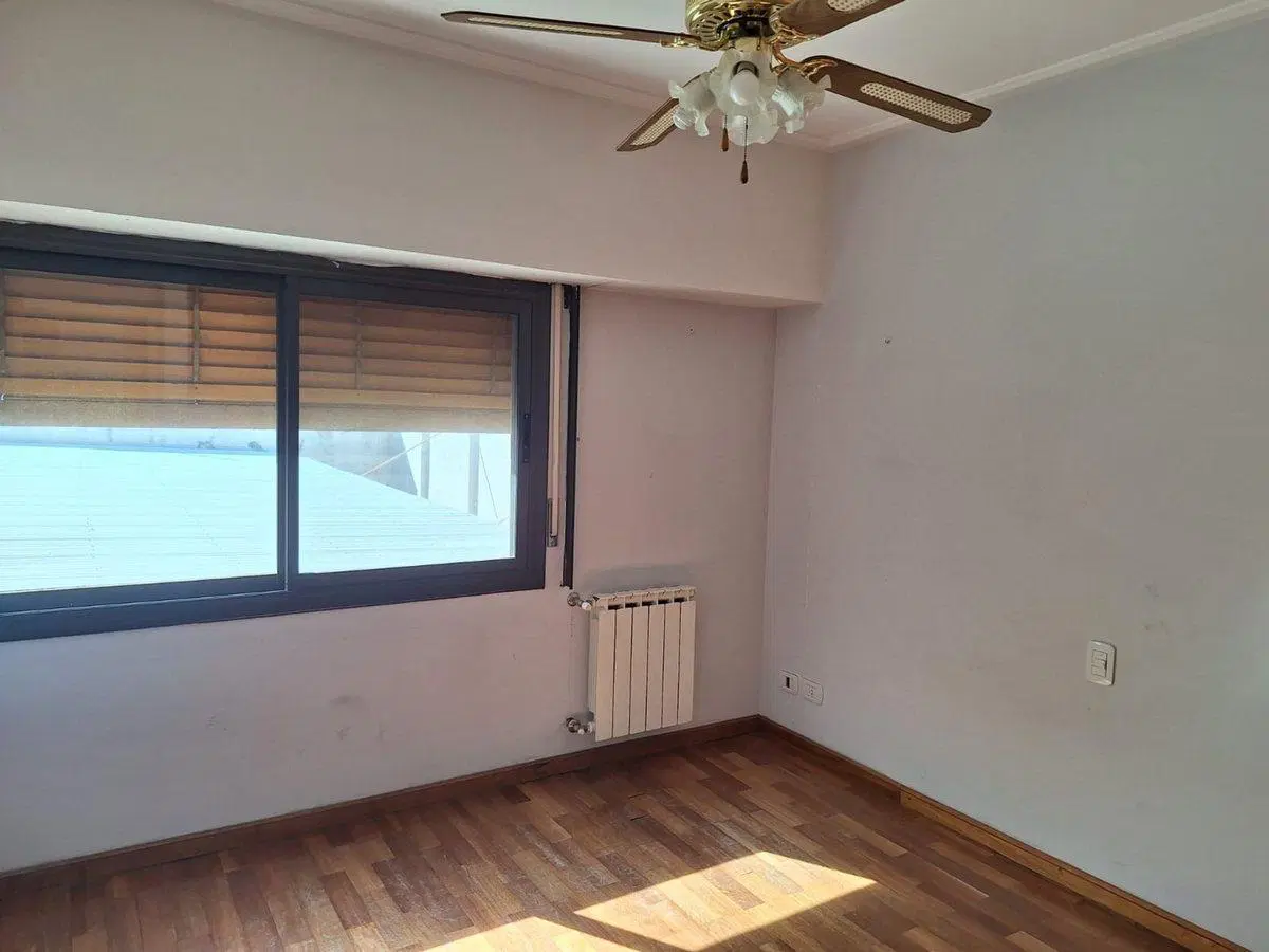 VENTA SEMIPISO 2 DORMITORIOS CENTRICO C/COCHERA 8