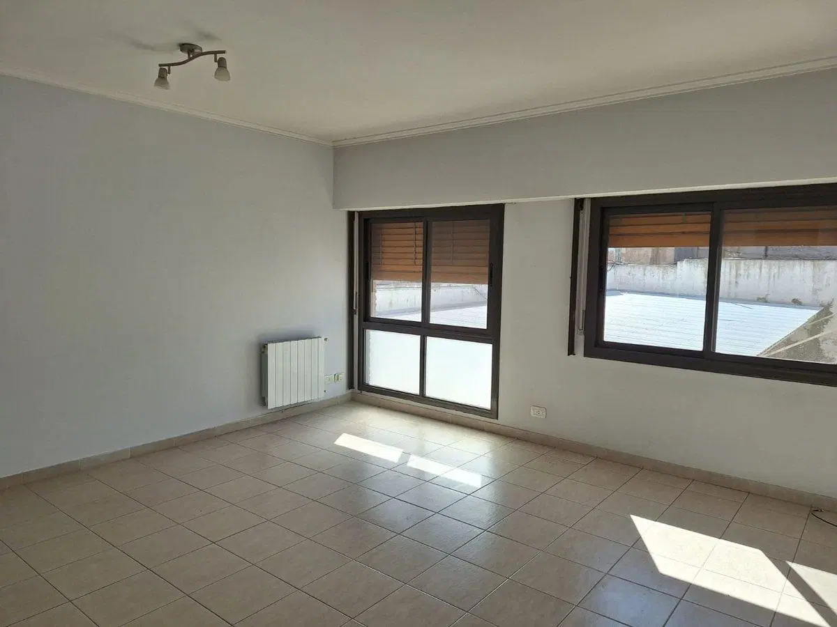 VENTA SEMIPISO 2 DORMITORIOS CENTRICO C/COCHERA 3