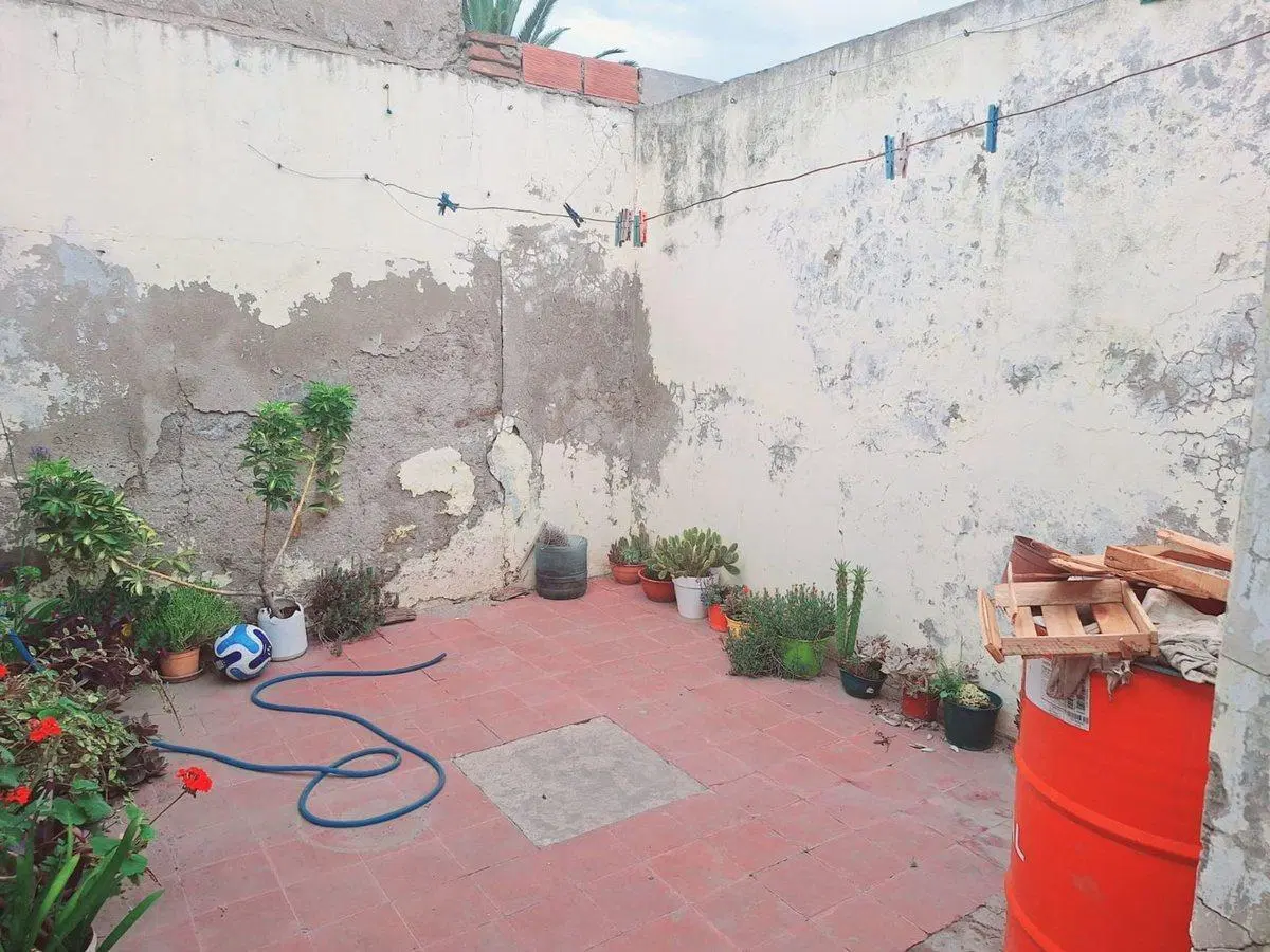 VENTA DE CASA DE DOS DORMITORIOS EN VILLA ITALIA 4