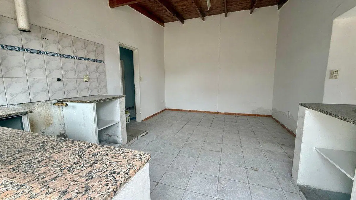 CASA 3 DORMITORIOS + LOCAL 4