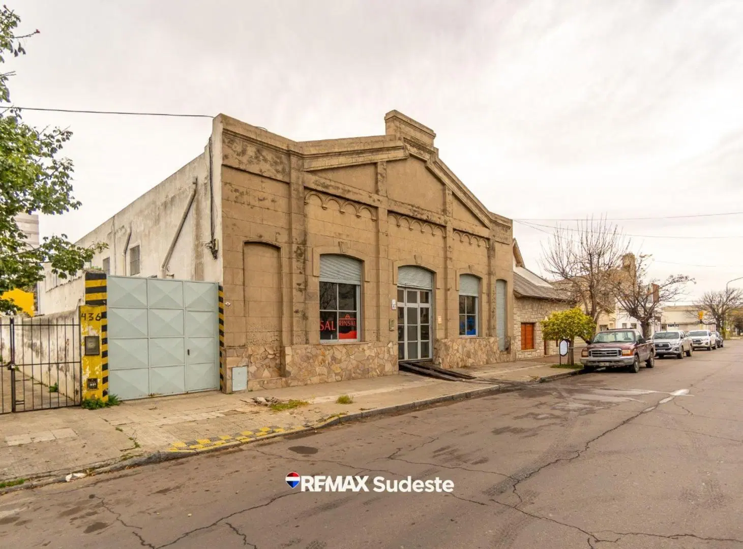 Importante deposito comercial ubicado Santa Fe 452 3