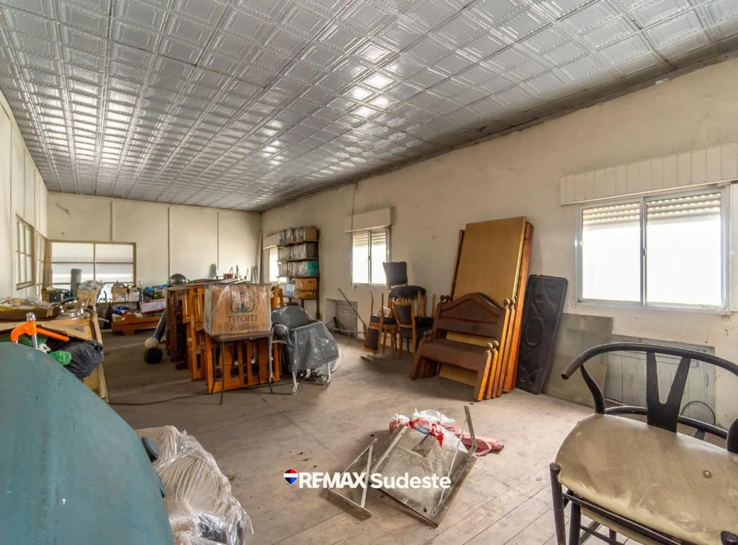 Importante deposito comercial ubicado Santa Fe 452 8
