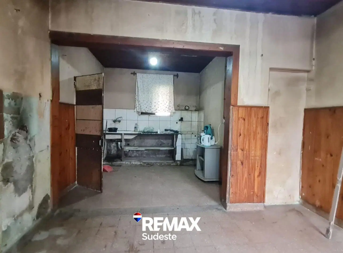 Se vende casa a remodelar a 1 cuadra de Don Bosco 8
