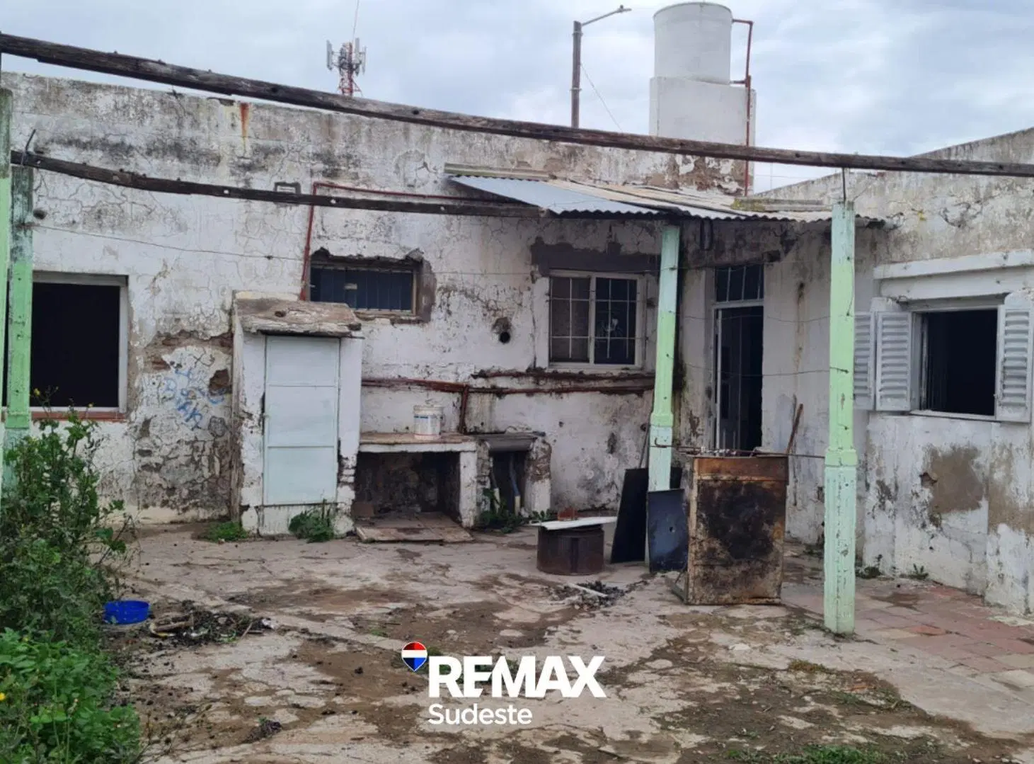 Se vende casa a remodelar a 1 cuadra de Don Bosco 5