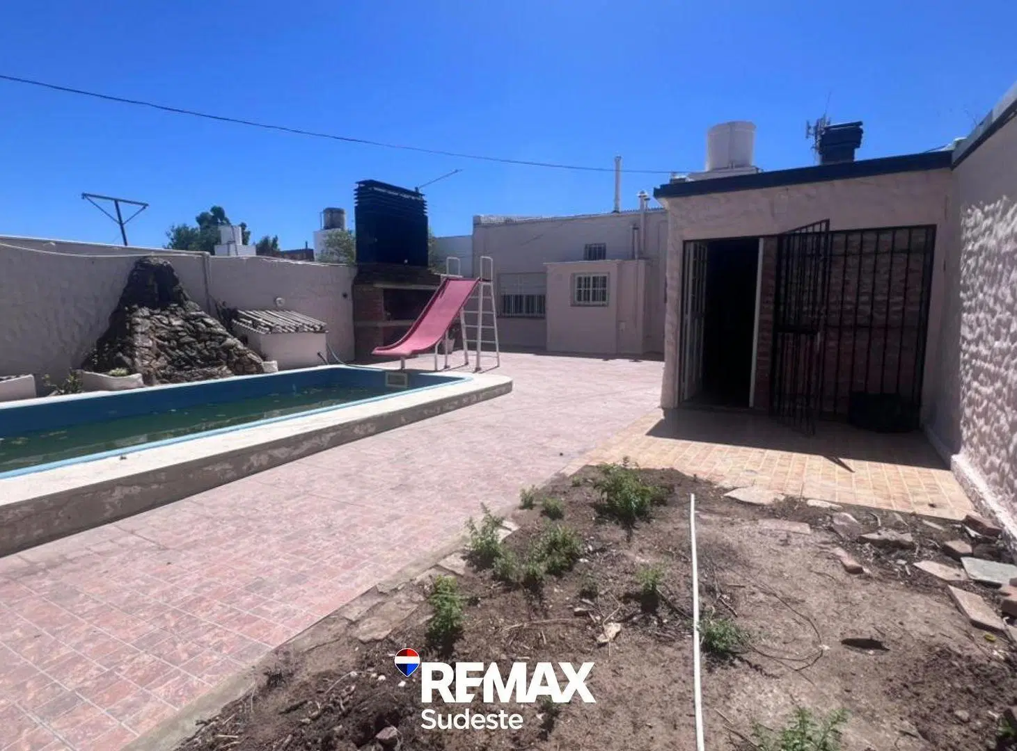 venta casa de dos dormitorios  pileta 3