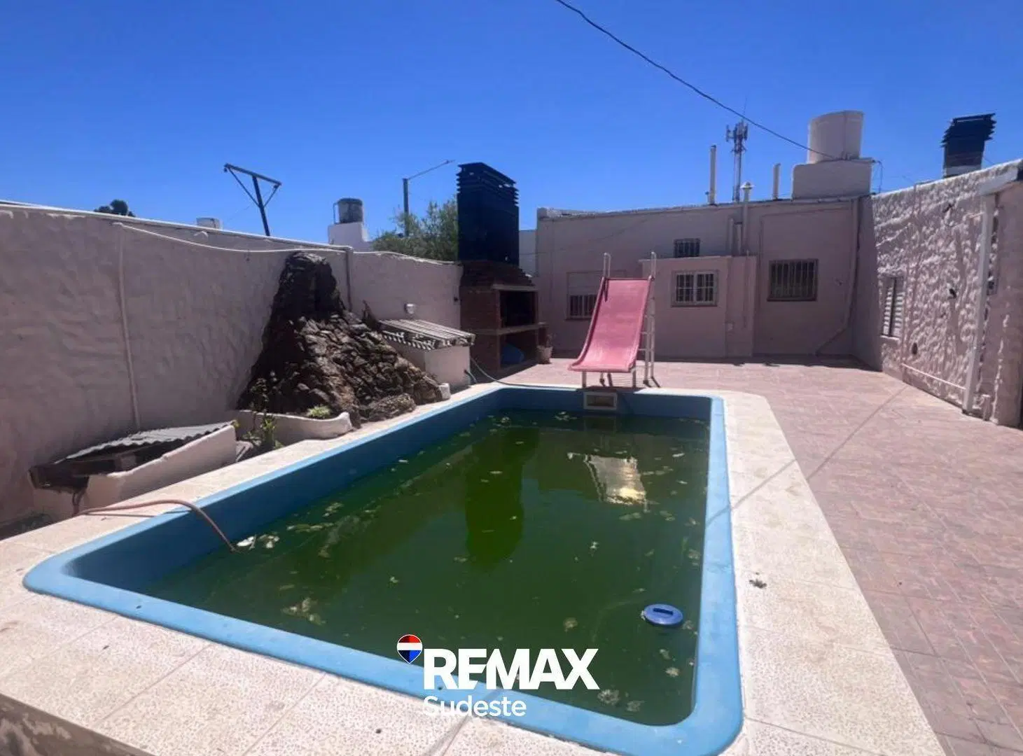 venta casa de dos dormitorios  pileta 2