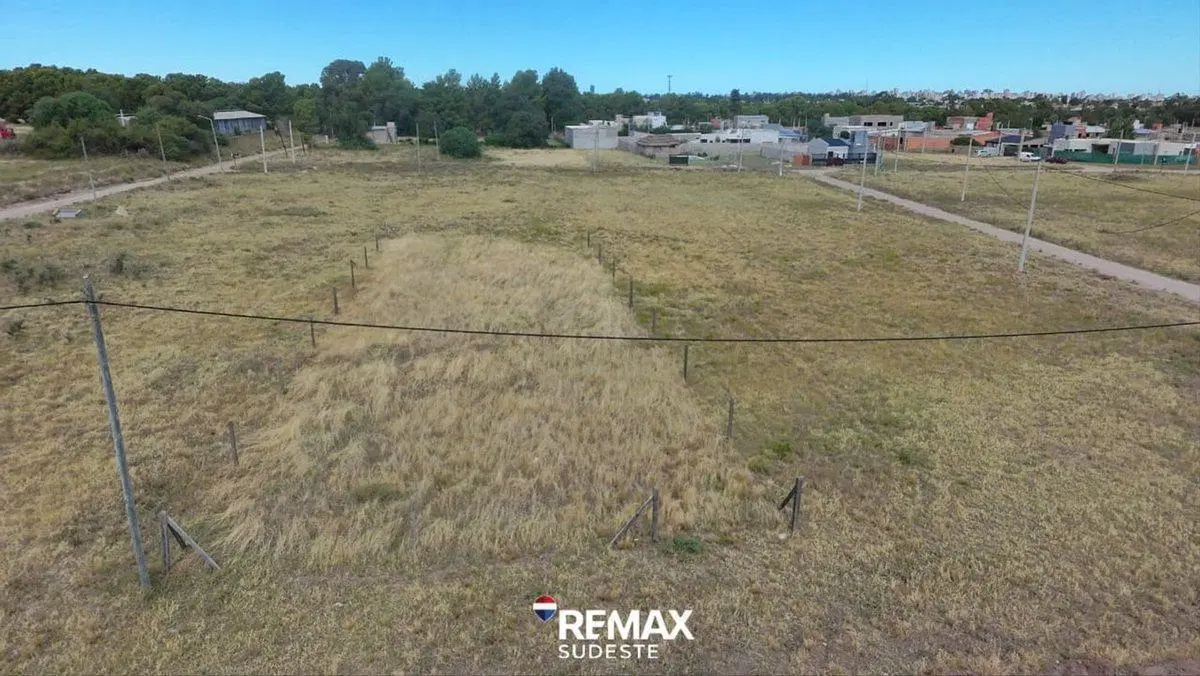 LOTE  CERRADO EN BARRIO LOS FRESNOS 4