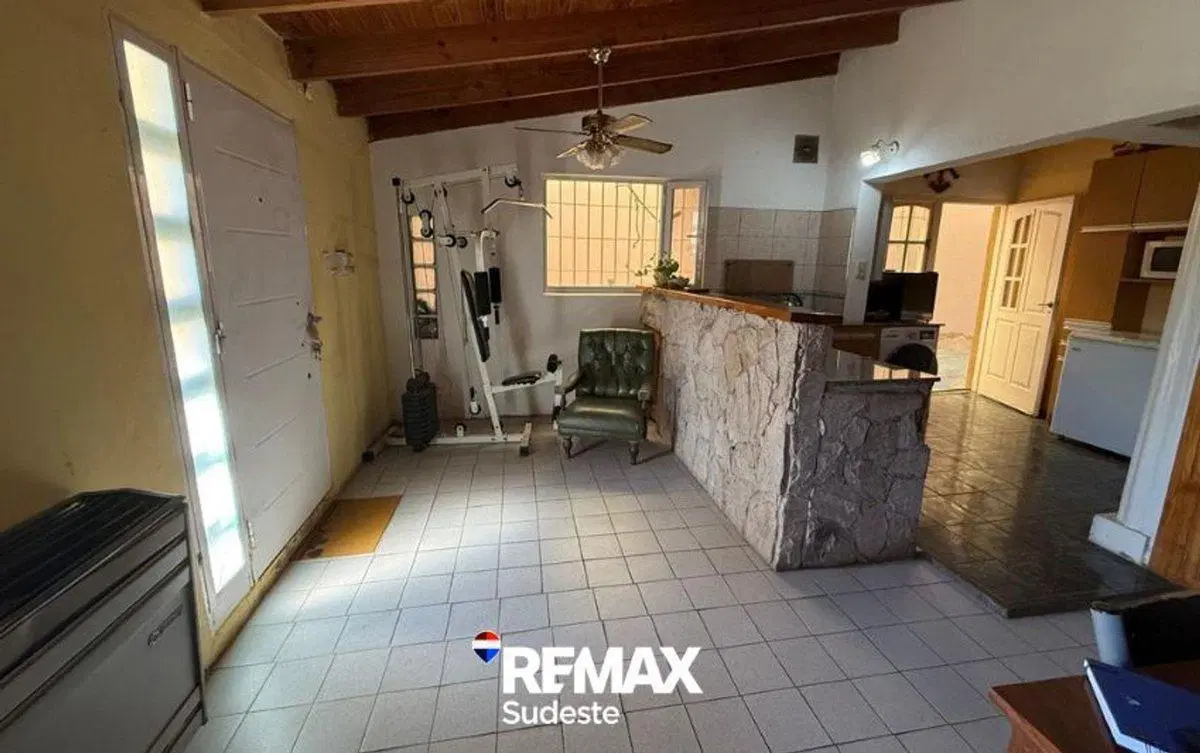 CASA EN BARRIO 12 DE OCTUBRE 8