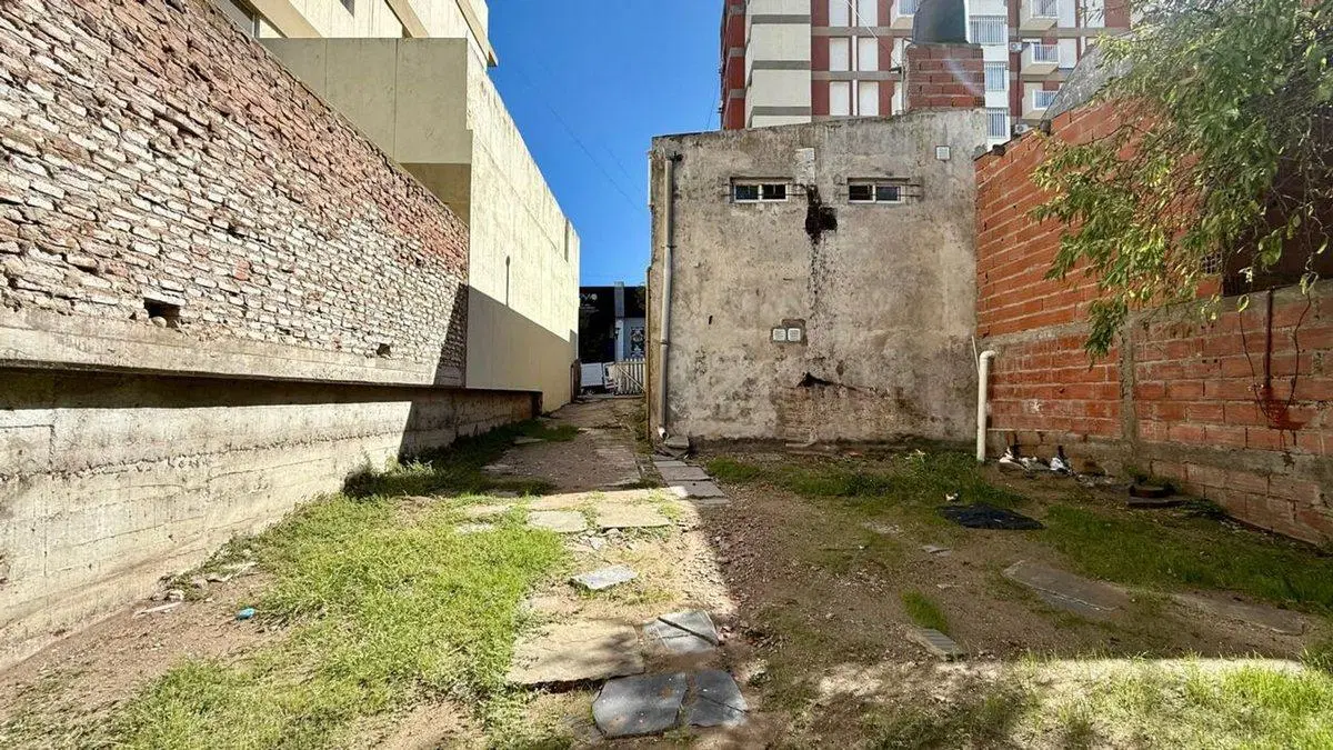 CASA MAS LOCAL Y GRAN LOTE 3