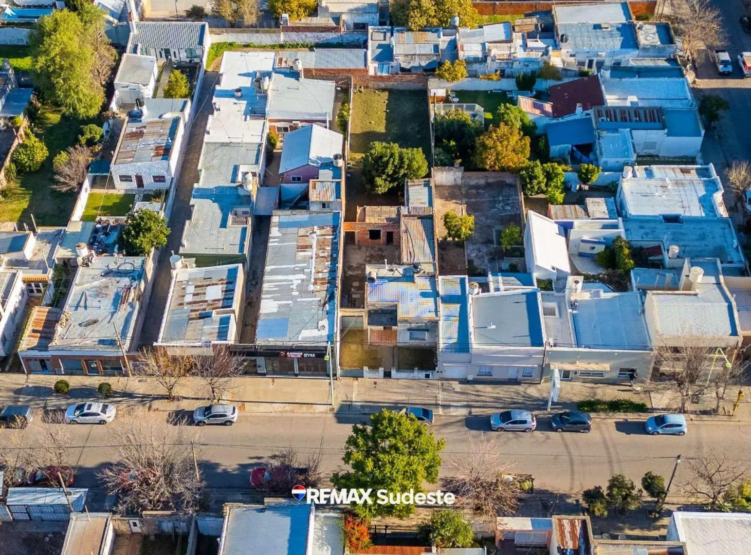VENTA LOTE CON CASA A REFACCIONAR 2