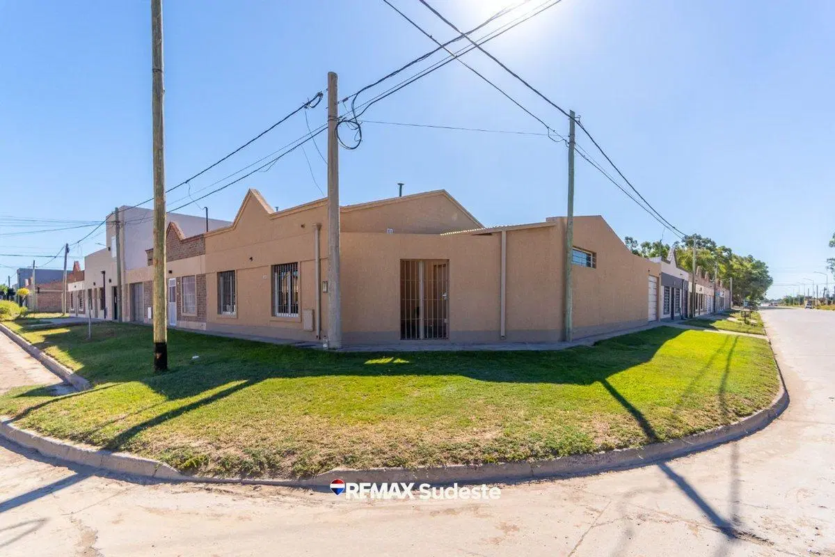 VENTA- CASA DE 2 DORMITORIOS- 3