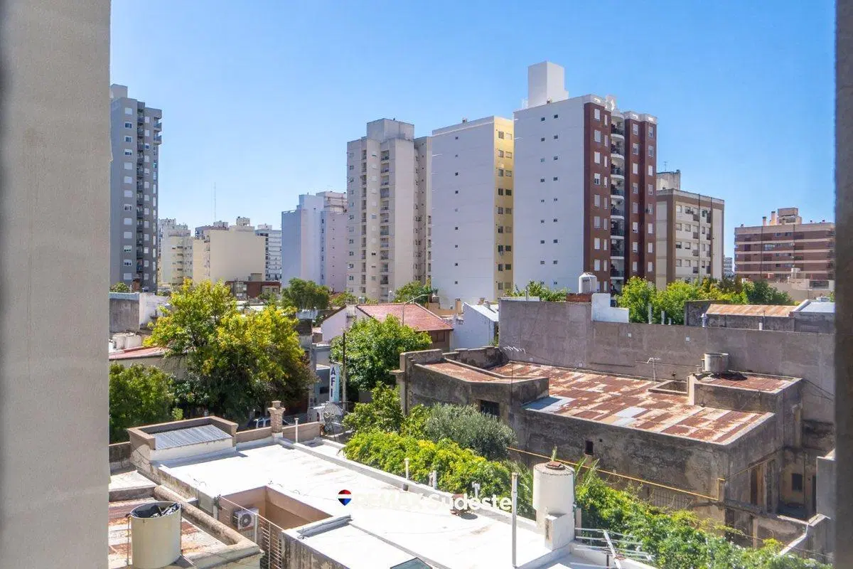 Amplio departamento de 3 dormitorios y 2 baños 5