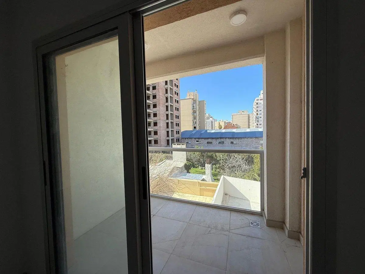 VENTA SEMIPISO A ESTREN 2 DORM. EN 19 DE MAYO 447 2
