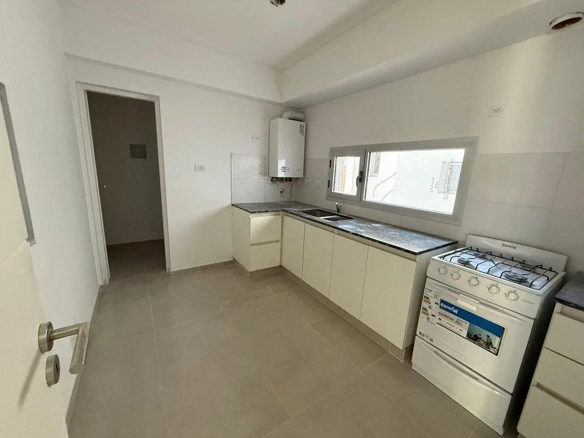 VENTA SEMIPISO A ESTREN 2 DORM. EN 19 DE MAYO 447 4