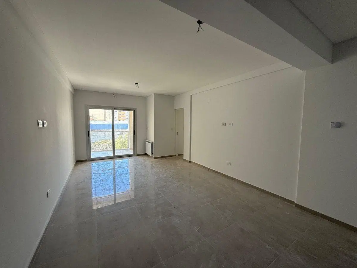 VENTA SEMIPISO A ESTREN 2 DORM. EN 19 DE MAYO 447 3