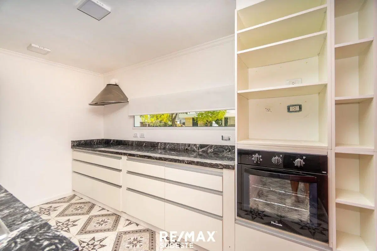 VENTA HERMOSA CASA EN BARRIO PAGO CHICO 3