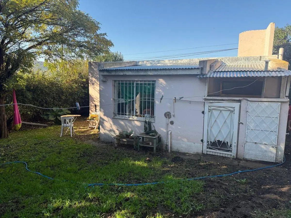 Casa modesta en plena Av San Martin 8