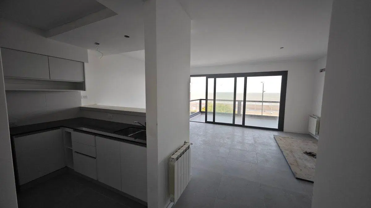 VENTA SEMIPISO A ESTRENAR FRENTE AL MAR. PISO 7 5